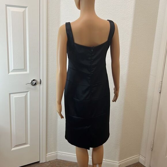Sangria Size 6 Little Black Dress Body-Con  Slimming Back Slit - Picture 4 of 10